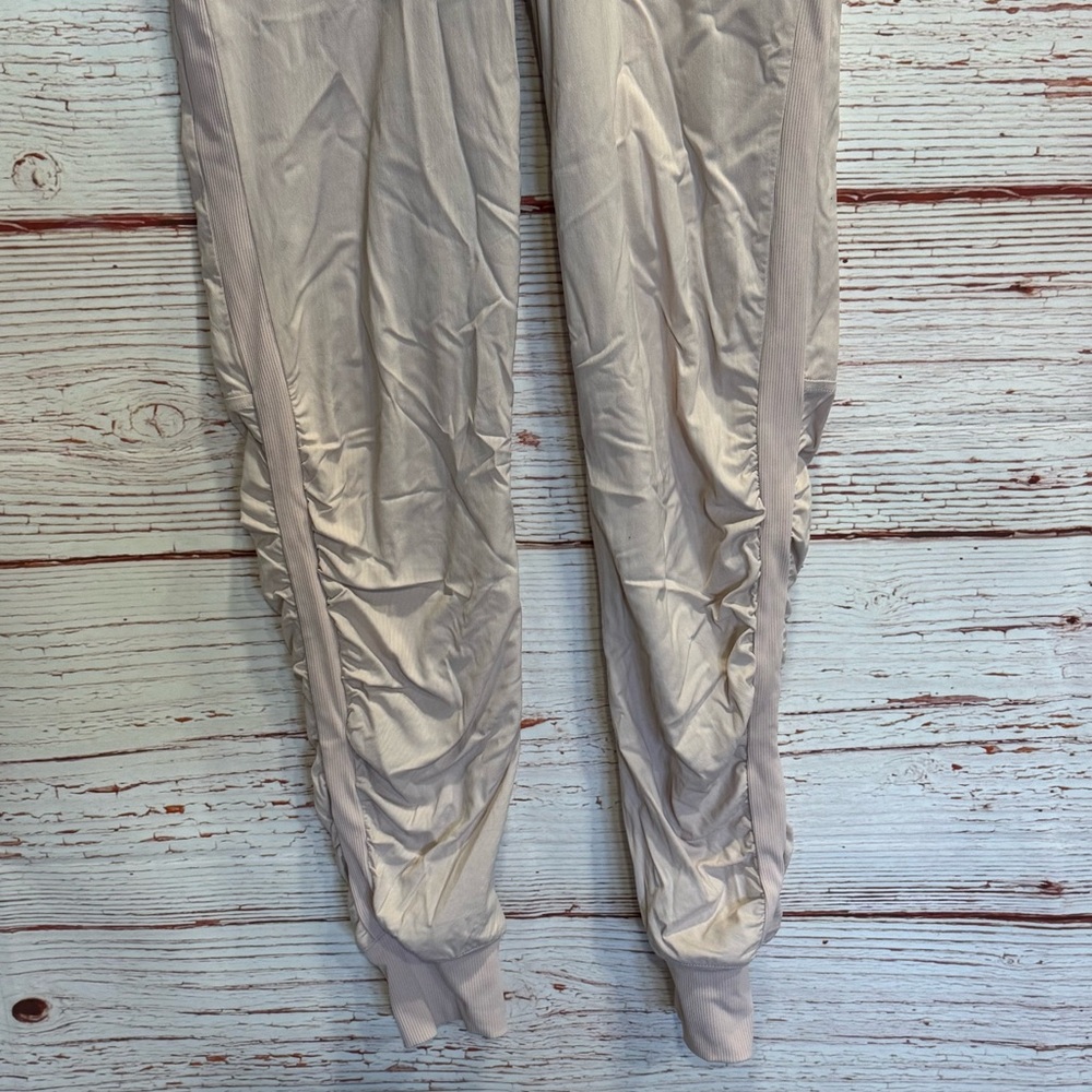 Lululemon Beyond the Studio Jogger in Feather Pink Sz 2 - Picture 6 of 14